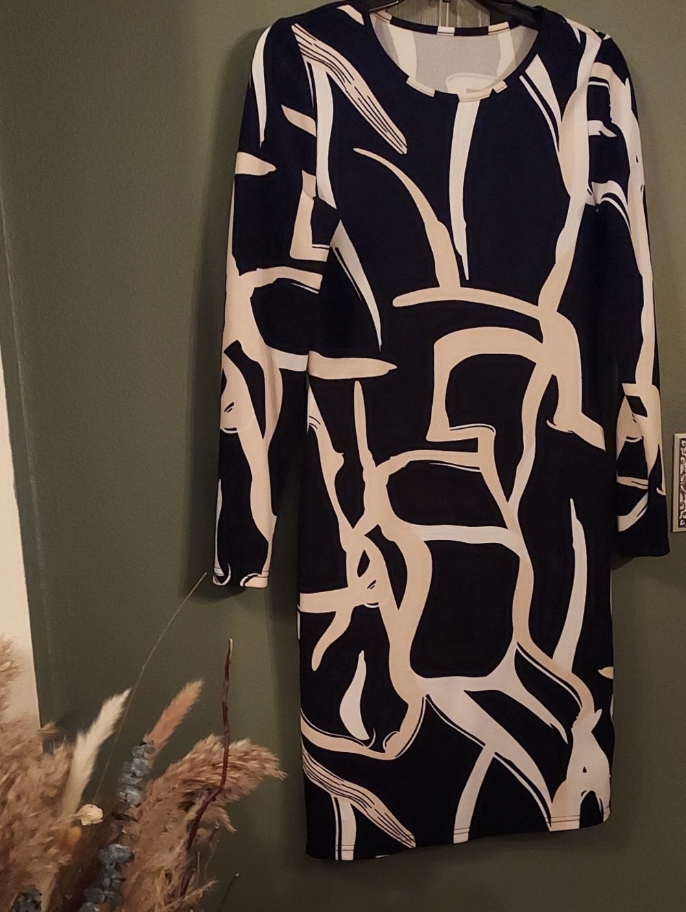 Women's Black and White Abstract Print Long Sleeve Dress